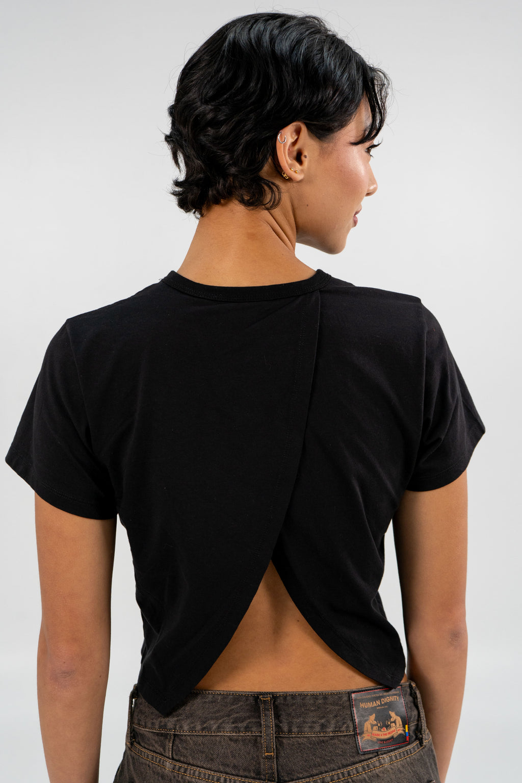 Camiseta Apertura Espalda Negra