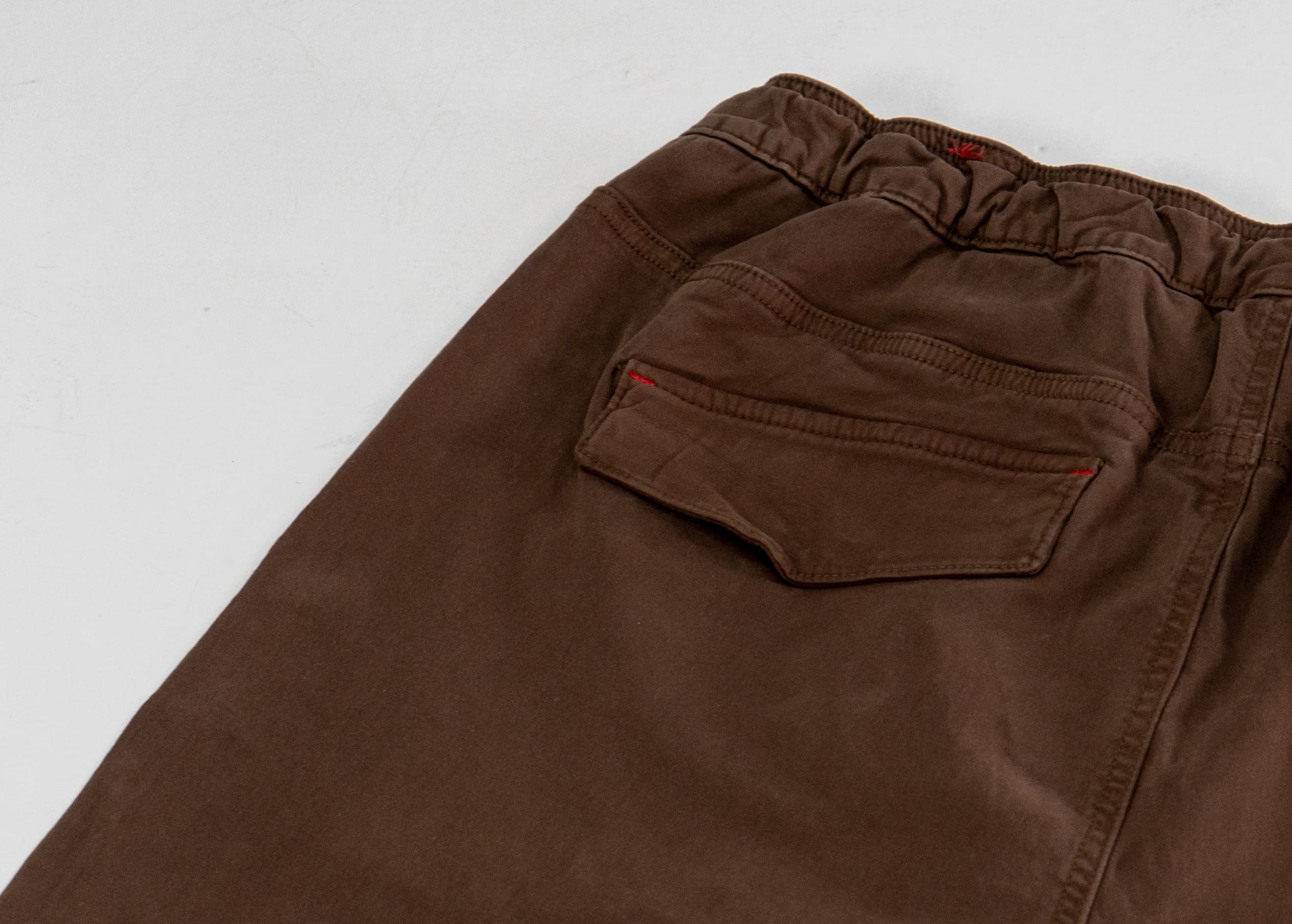 Jogger Fit Ancho Cafe