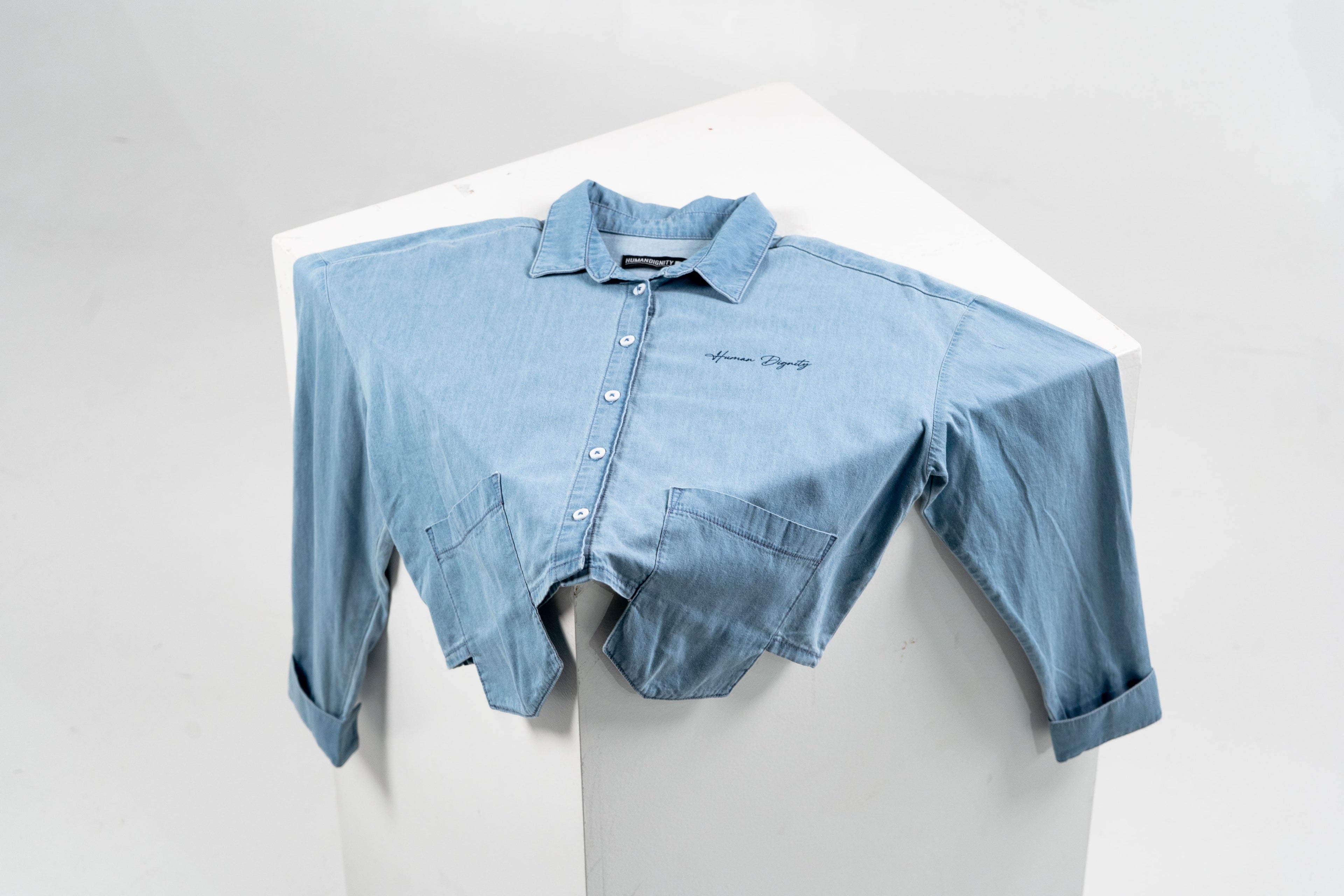 Camisa Crop Azul Bolsillos