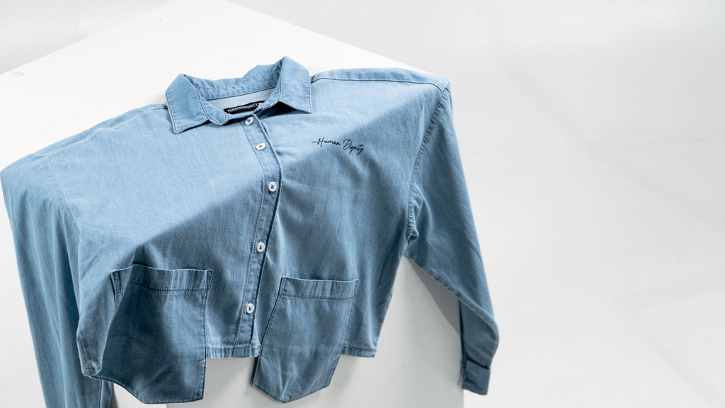 Camisa Crop Azul Bolsillos