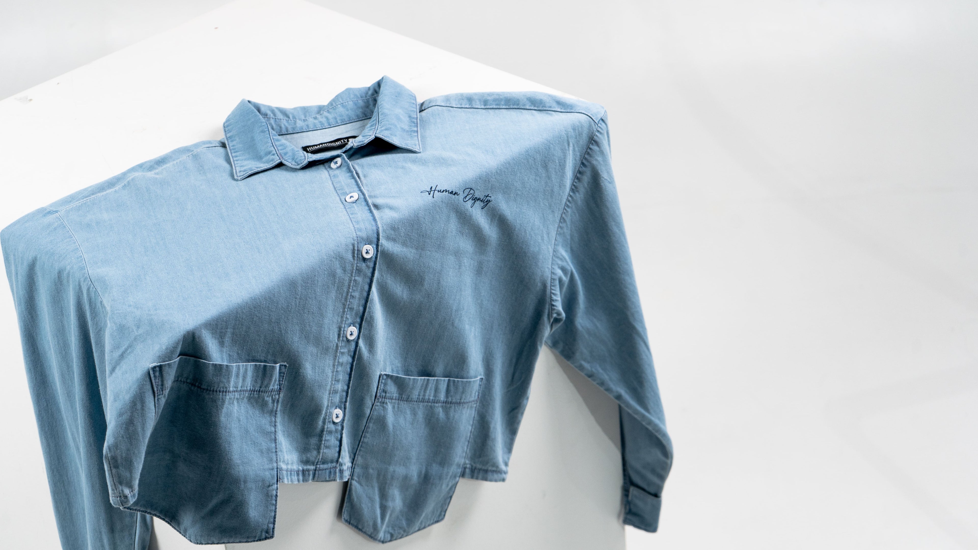 Camisa Crop Azul Bolsillos