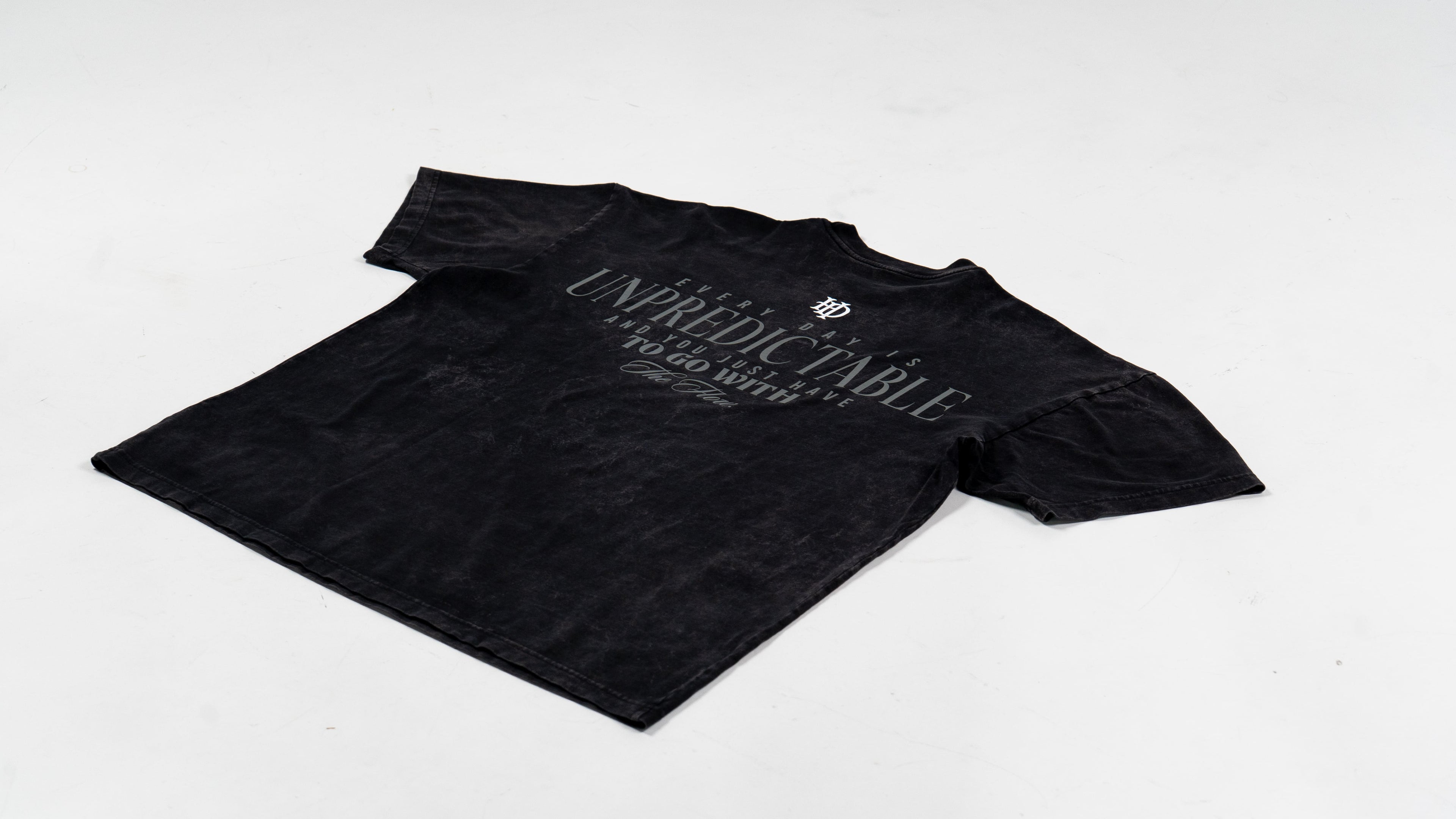 Camiseta Negra Unpredictable
