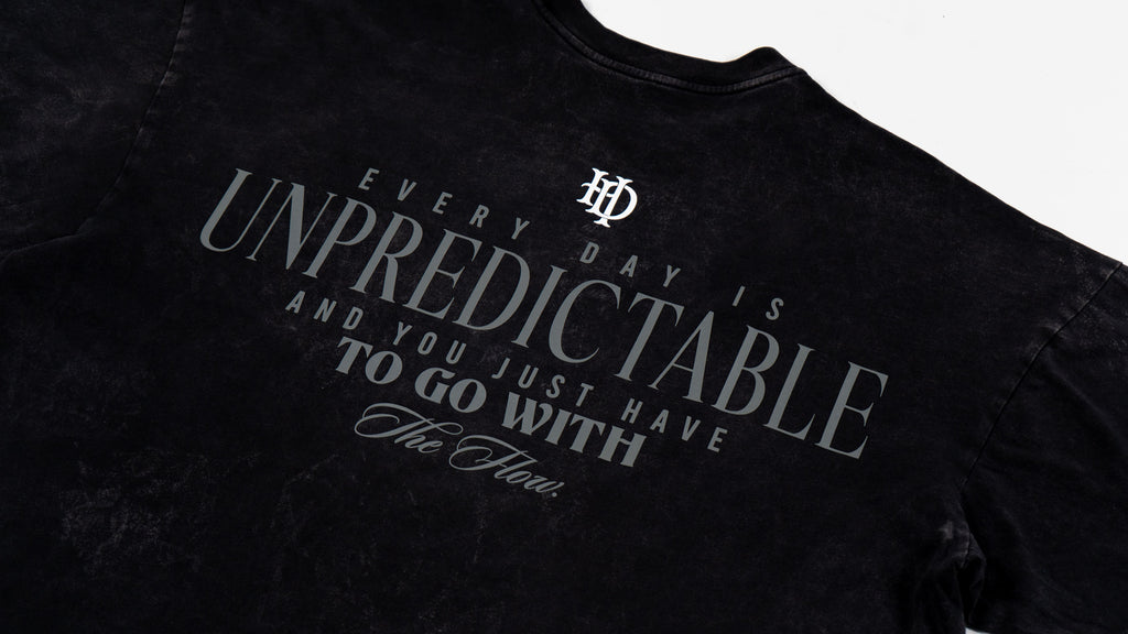 Camiseta Negra Unpredictable
