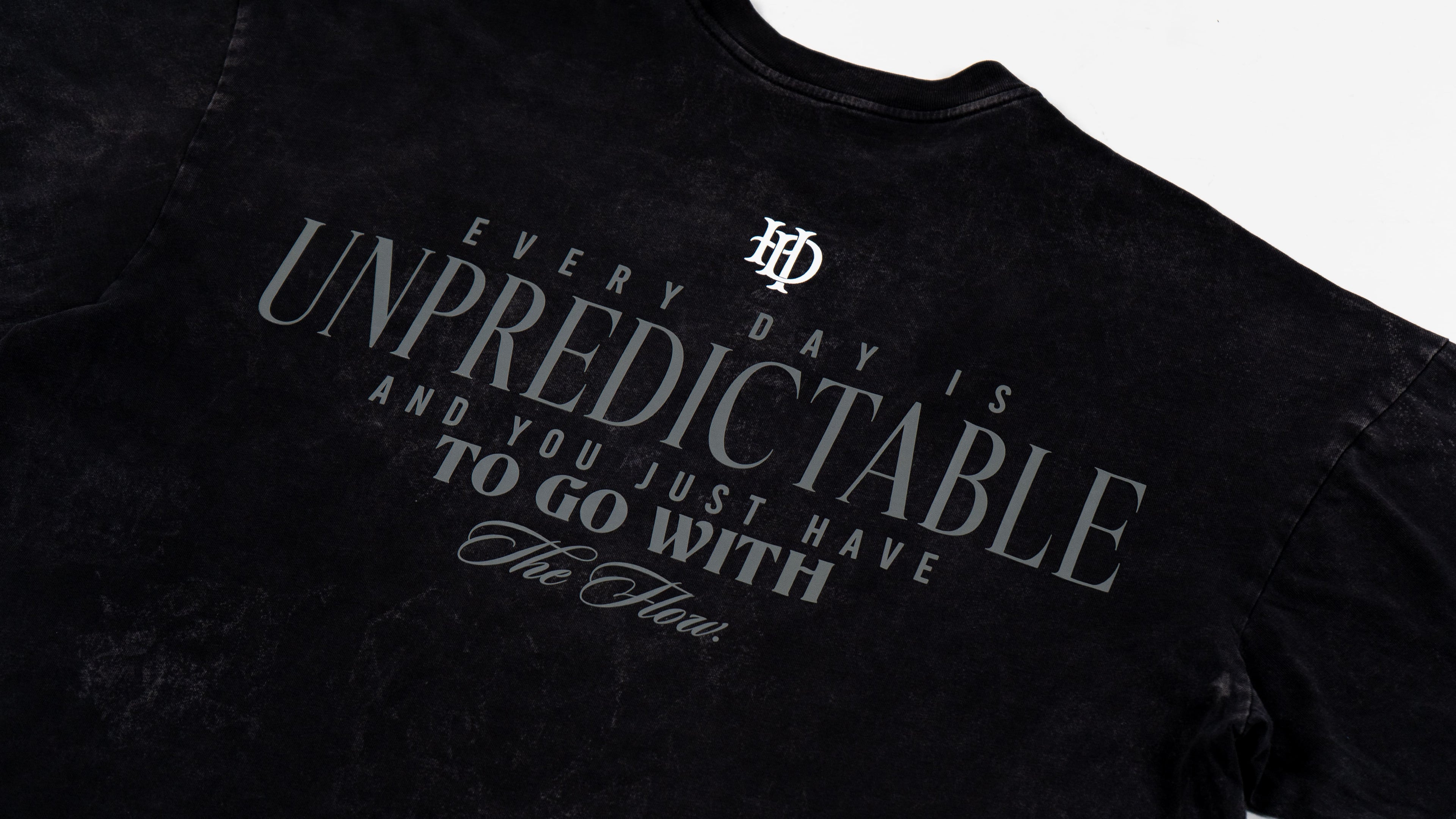 Camiseta Negra Unpredictable
